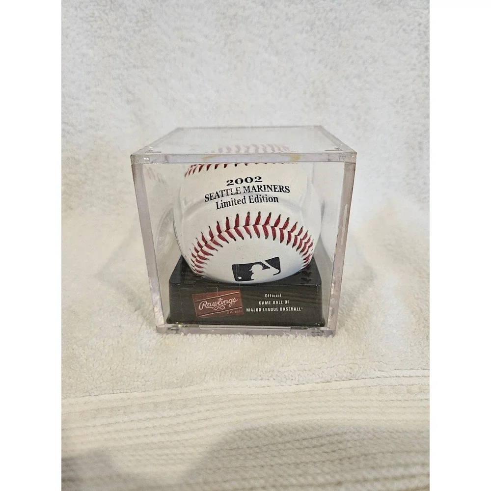 Rawlings Official MLB 2002 Game Ball (SEATTLE) Baseball, New‎ in box